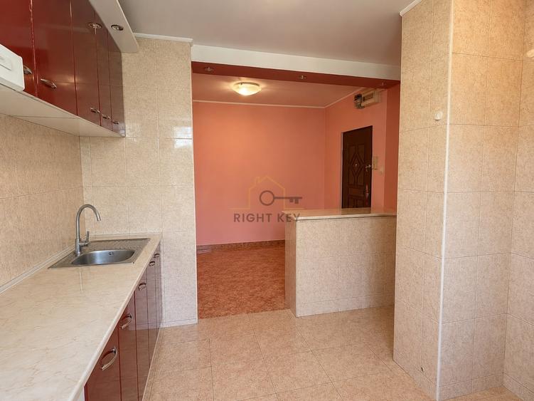 Apartament cu 3 camere semidecomandat, mobilat în Valea Ialomiței