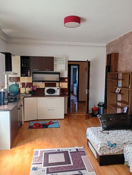 Apartament cu 2 camere decomandat în Florești