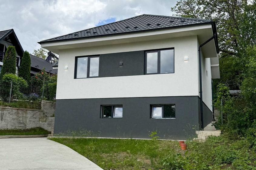 Casă cu 4 camere în Teișani