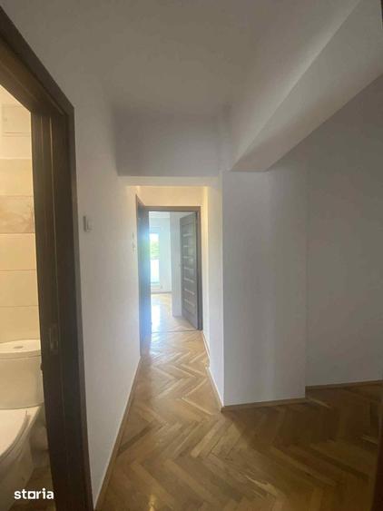 Apartament cu 4 camere decomandat în Soarelui