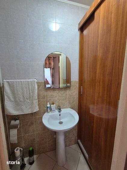 Apartament cu 3 camere decomandat în Giurgiului