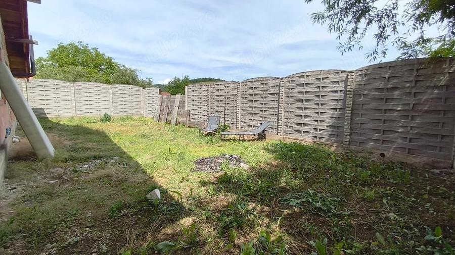 Casă cu Teren 948 Mp în Bejan