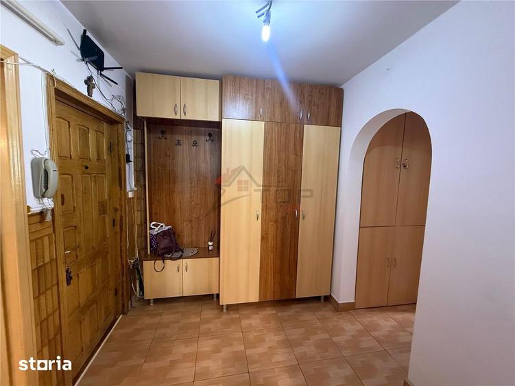 Apartament cu 2 camere decomandat în Nicolina