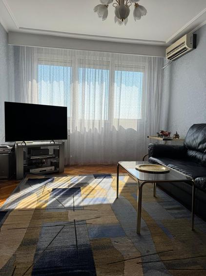 Apartament cu 3 camere semidecomandat în Bucur Obor