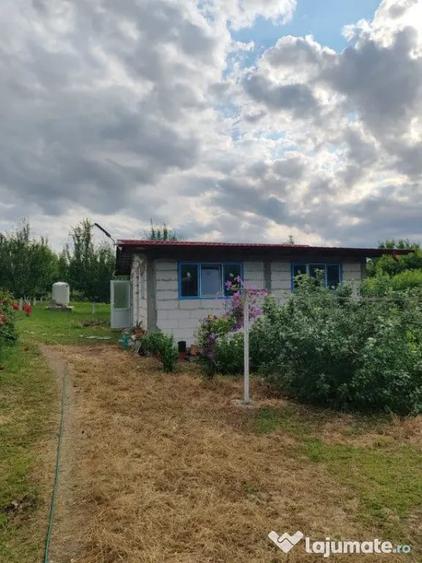Casă cu 4 camere cu Teren 4800 Mp în Crețești