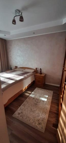 Apartament cu 3 camere decomandat, mobilat în Central
