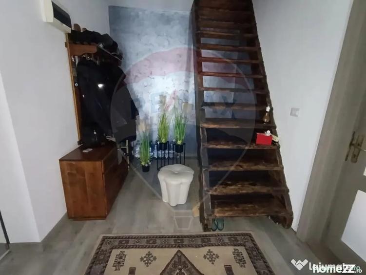 Casă cu 5 camere cu Teren 343 Mp în Central