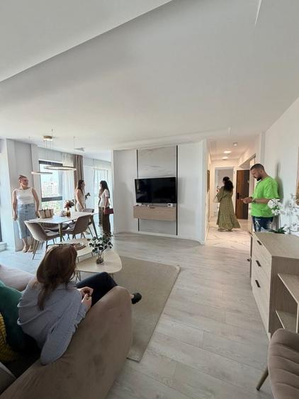 Apartament cu 3 camere semidecomandat în Parcul Carol