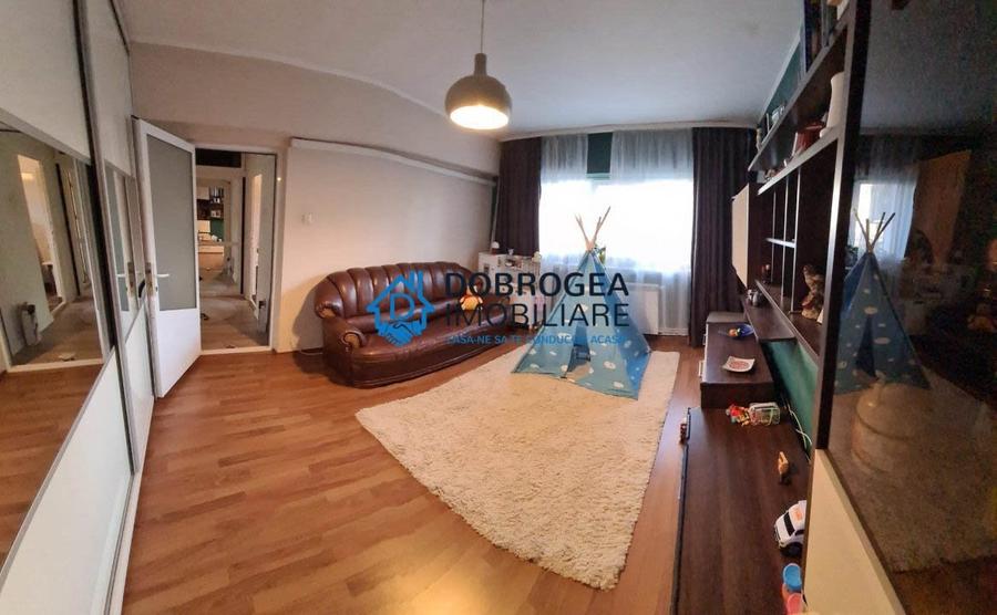 Apartament cu 3 camere decomandat în Babadag