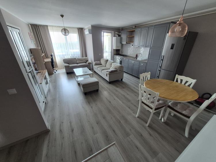 Apartament cu 2 camere semidecomandat în Dosu Bricii
