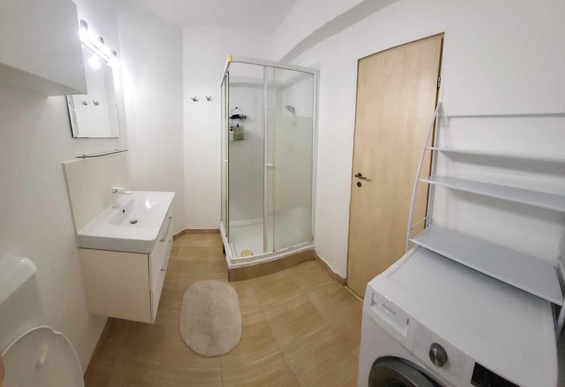 Apartament cu 3 camere decomandat în Străulești