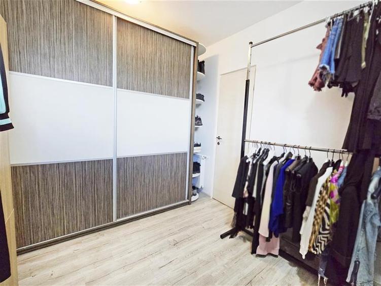 Duplex cu 4 camere cu Canalizare în Domnești