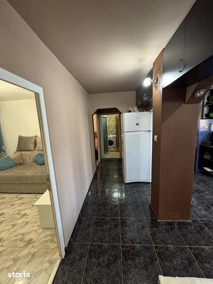 Apartament cu 4 camere decomandat în Micro 16