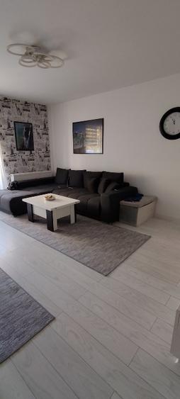Apartament cu 3 camere decomandat, mobilat în Turnișor