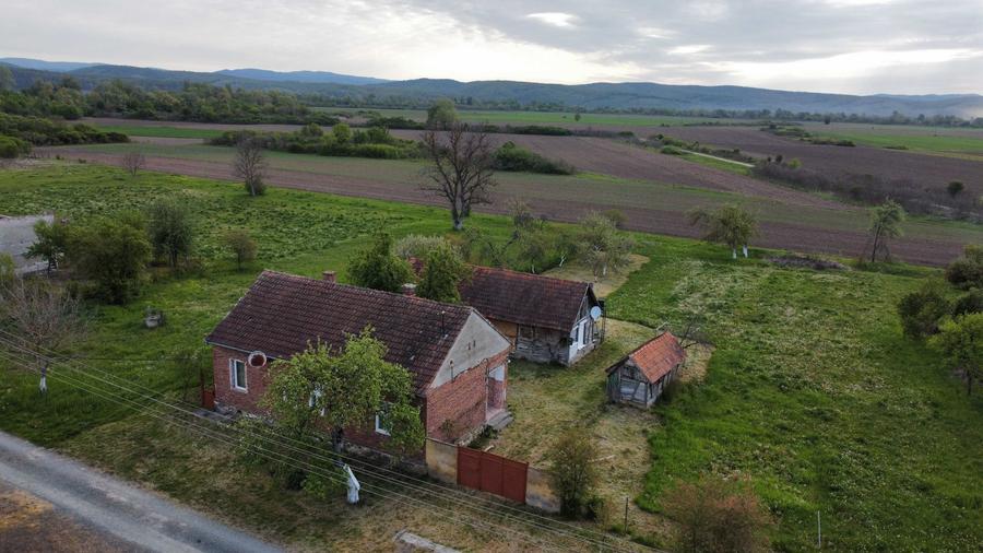 Casă cu 3 camere decomandat în Bulci