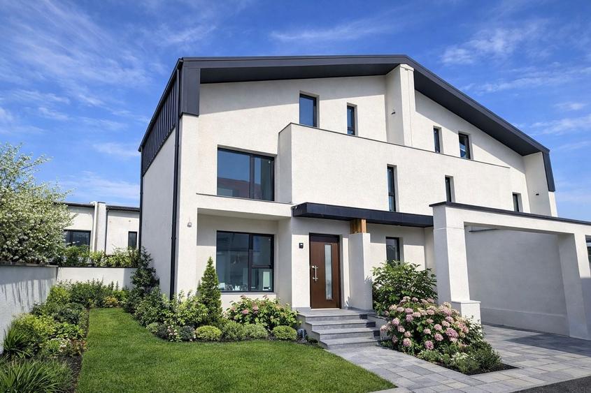 Duplex cu 5 camere cu Canalizare în Central