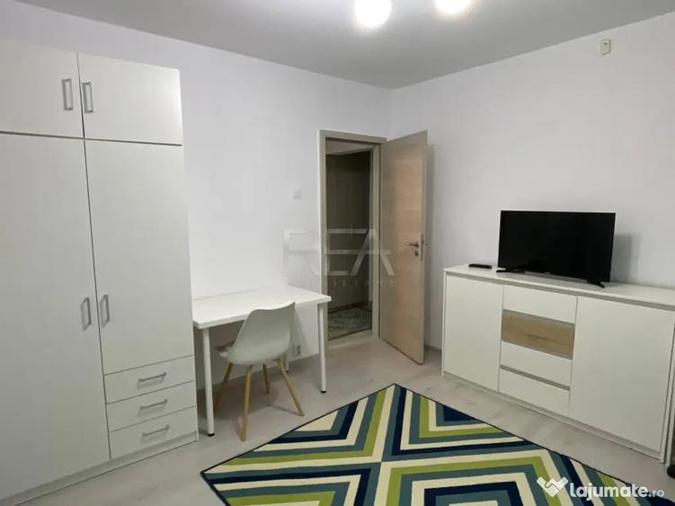 Apartament cu 3 camere decomandat în Sebastian