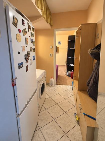 Apartament cu 2 camere semidecomandat, mobilat în Republicii