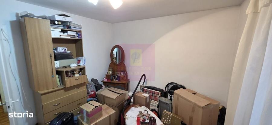 Apartament cu 3 camere decomandat în Piața Centrală