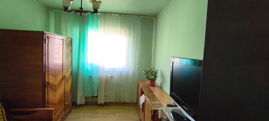 Apartament cu 3 camere decomandat în Exterior Vest