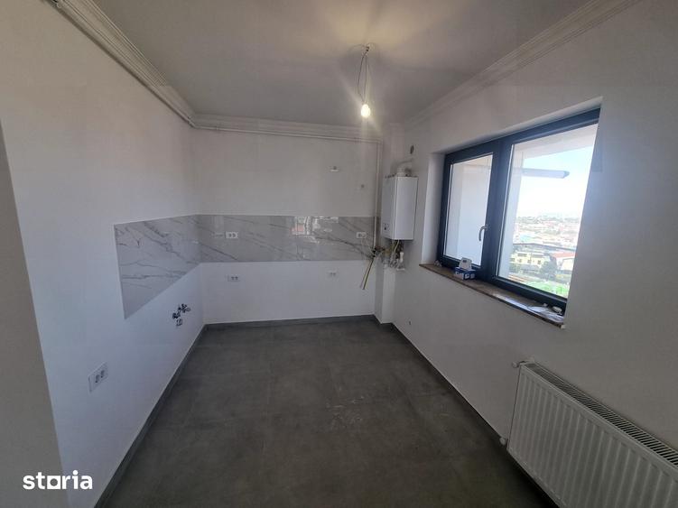 Apartament cu 3 camere decomandat în Energia