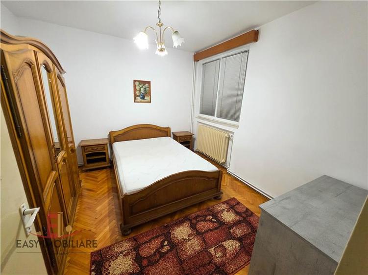 Apartament cu 3 camere decomandat în Cornișa
