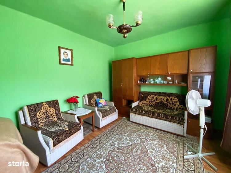 Casă cu 4 camere cu Teren 1230 Mp în Biharia