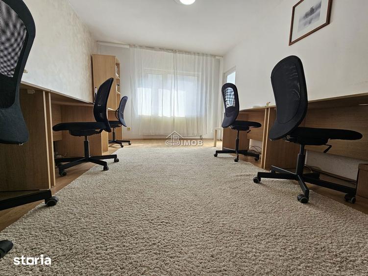 Apartament cu 3 camere decomandat în Micro 11