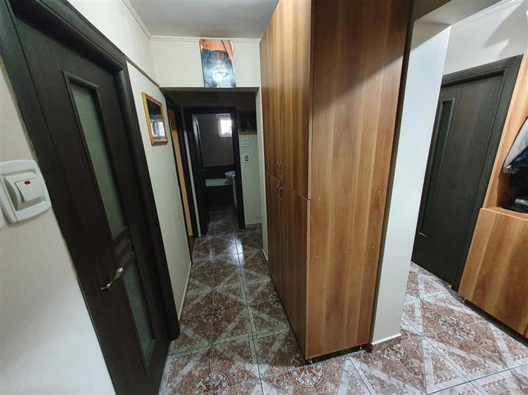 Apartament cu 3 camere decomandat, mobilat în Vest - Lamâița