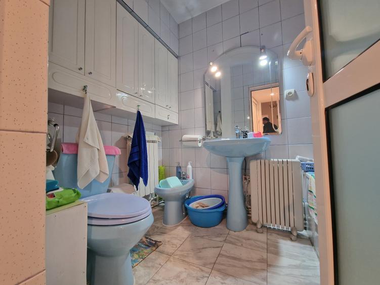 Apartament cu 4 camere decomandat, mobilat în Centru Civic