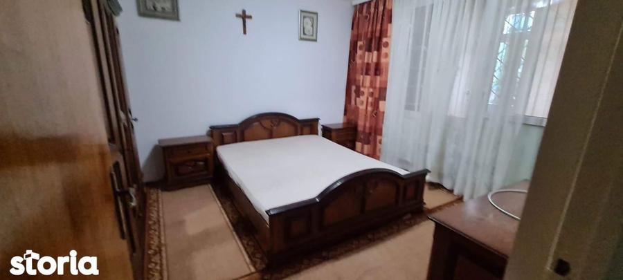 Apartament cu 3 camere decomandat, mobilat în Berceni