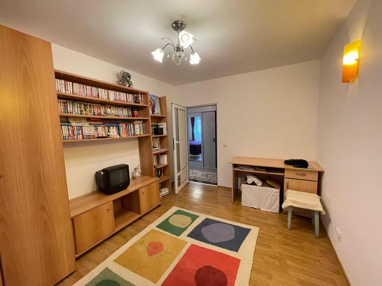 Apartament cu 3 camere decomandat, mobilat în Păcurari