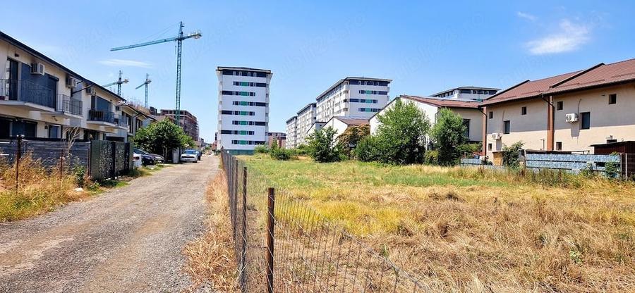 Teren de 2000 mp, în Roșu