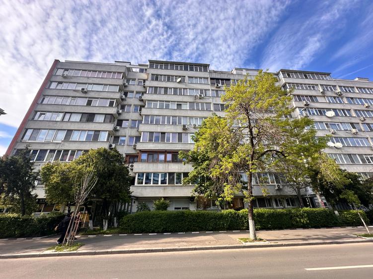 Apartament cu 2 camere semidecomandat în P-ța Victoriei
