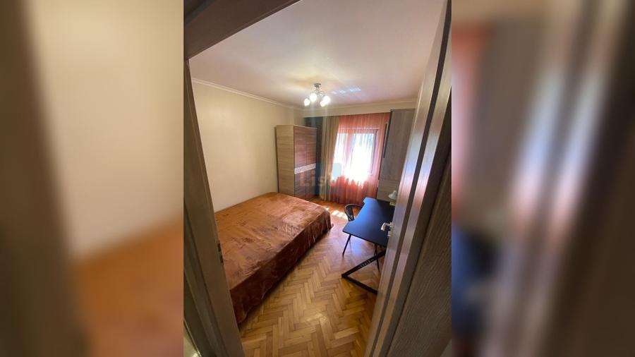 Apartament cu 3 camere semidecomandat, mobilat în Zorilor