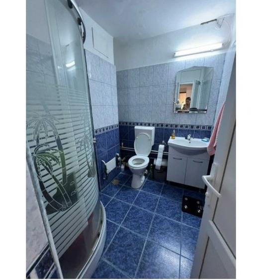 Apartament cu 4 camere semidecomandat în Rahova