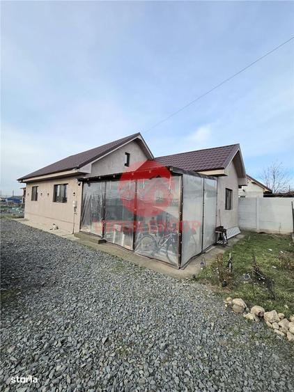 Casă cu 4 camere cu Teren 690 Mp în Corbu