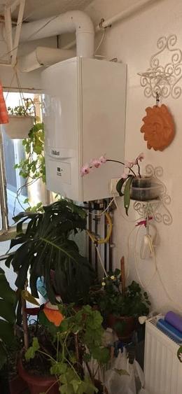 Apartament cu 3 camere decomandat în Rovine