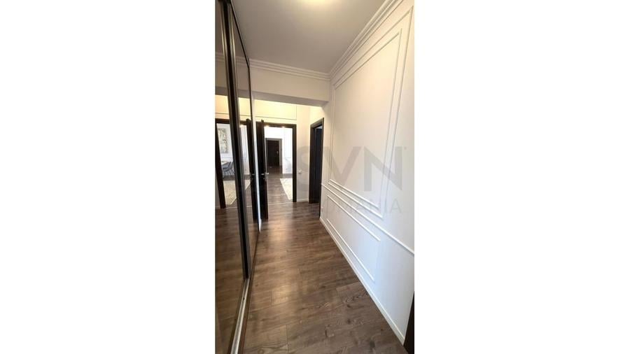 Apartament cu 3 camere semidecomandat în Tei