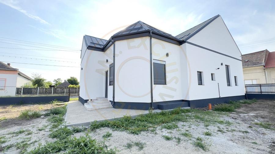 Casă individuală cu 3 camere cu Canalizare în Carei