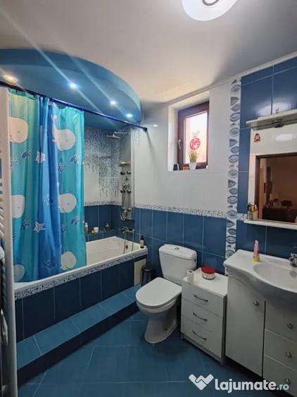 Casă cu 5 camere cu Teren 683 Mp în Central