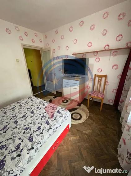 Apartament cu 4 camere semidecomandat în Calea Severinului