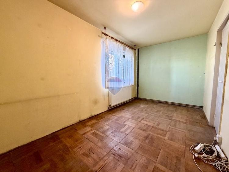 Apartament cu 3 camere semidecomandat în Aurel Vlaicu