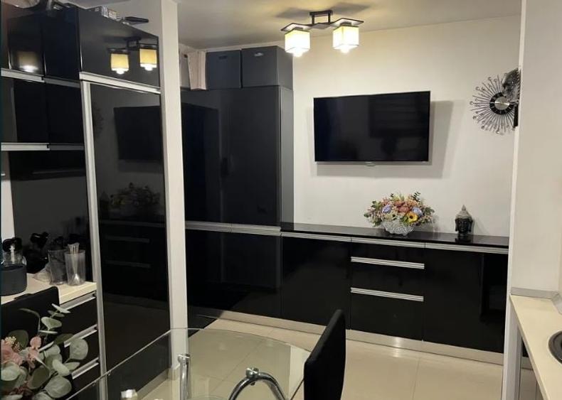 Apartament cu 3 camere semidecomandat în Timpuri Noi