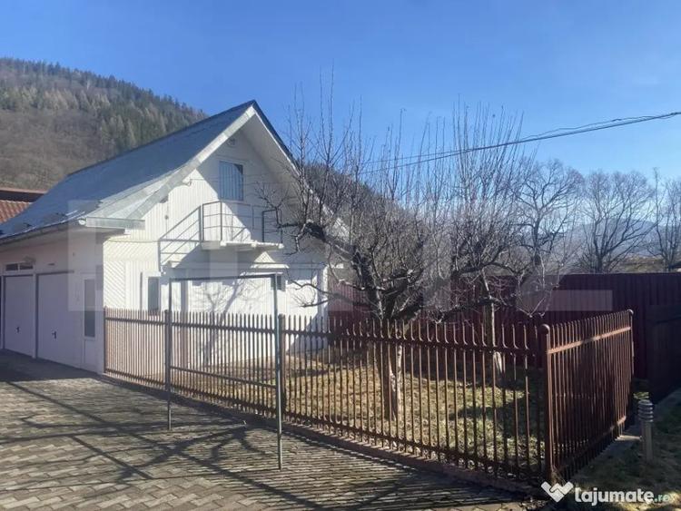 Casă cu 7 camere cu Teren 2000 Mp în Central