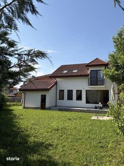 Casă cu 4 camere cu Teren 400 Mp în Central