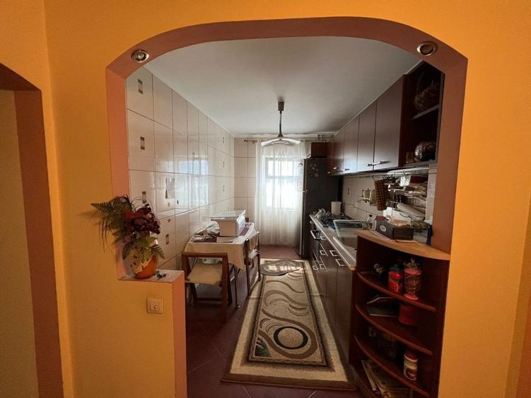 Apartament cu 3 camere decomandat în Central