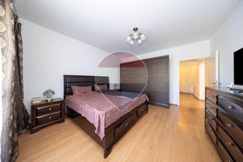 Apartament cu 2 camere decomandat în Tractorul