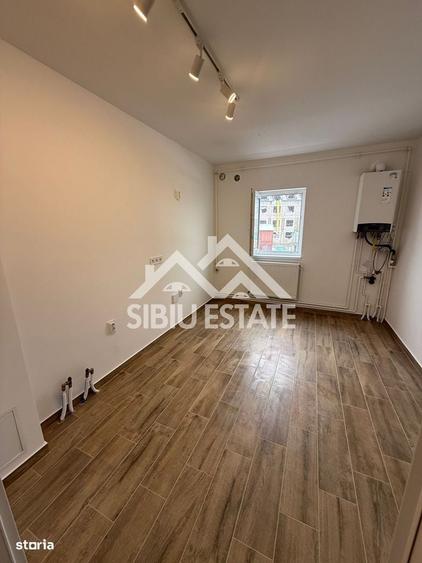 Locatie excelenta! Apartament 3 camere renovat, etaj 1, Sibiu - 1