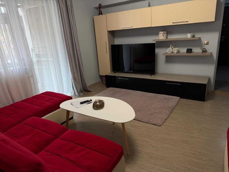 Apartament cu 4 camere decomandat în Central